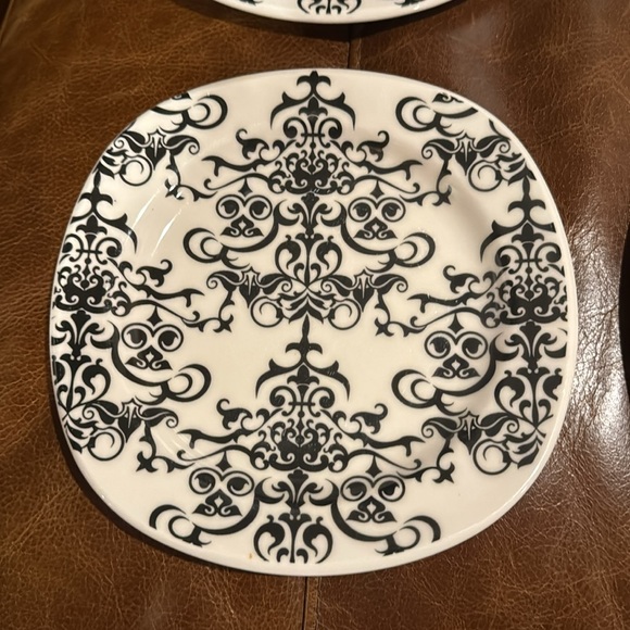 Pottery barn set of 4 Versailles 7”Collection plates - Picture 2 of 3